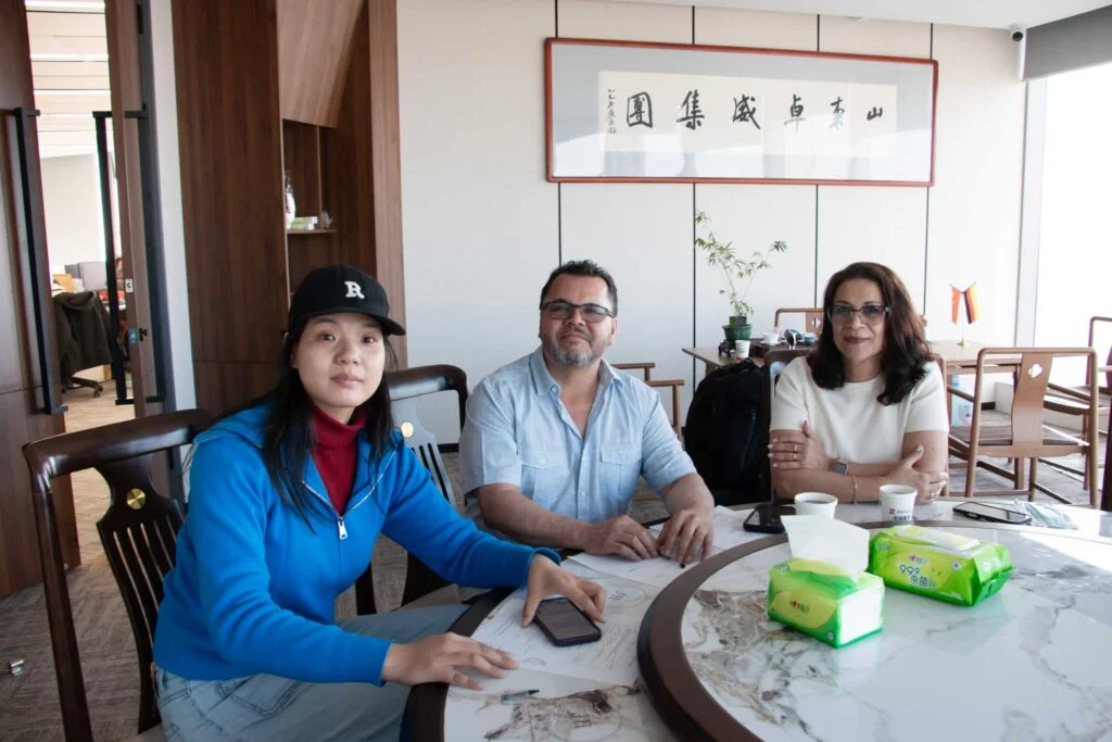 شاحنات قلابة HOWO وحفارات للبيع في غرينادا | مجموعة ZW