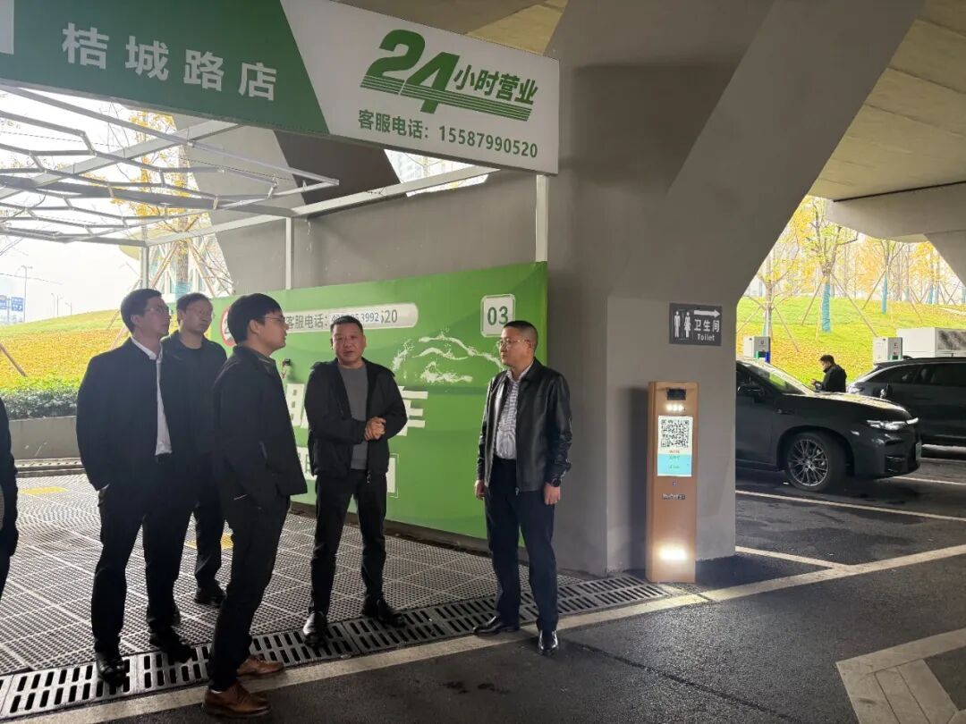 2 共享经验 共促发展|雾渡河镇考察伍家城投停车场与新能源项目