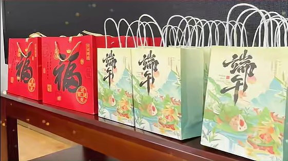 粽香传心意服务暖人心，邻里相伴祈愿端午安康，伍家新城物业端午活动启幕。