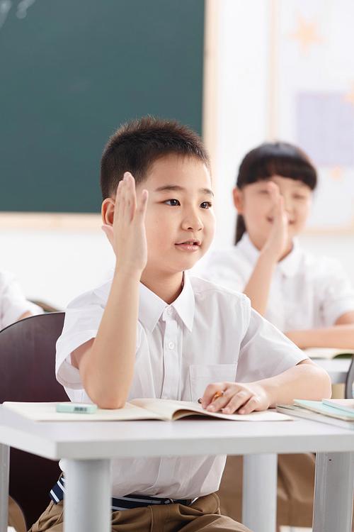 抽动1年，加重伴喉鸣半年病案