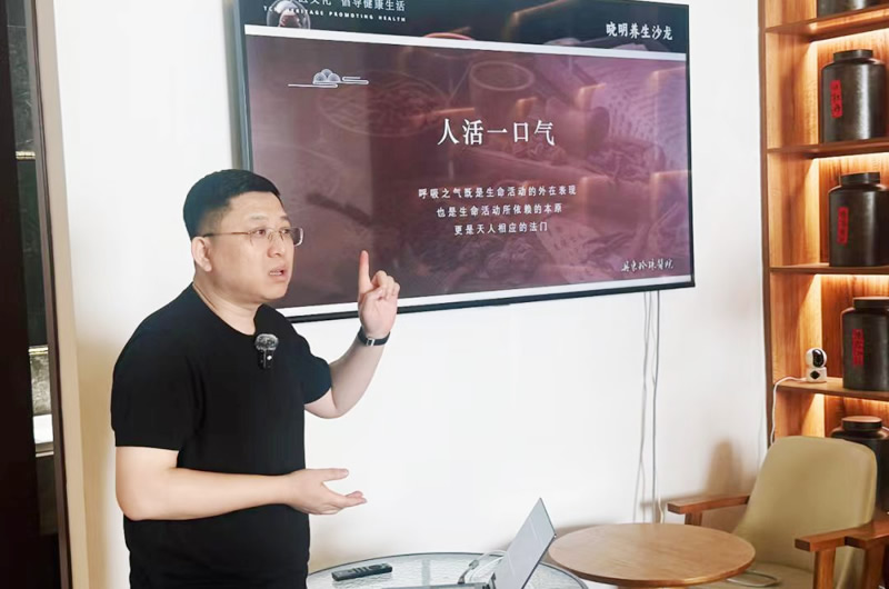 邹晓明院长应邀为丹东市共青团干部进行中医养生讲座