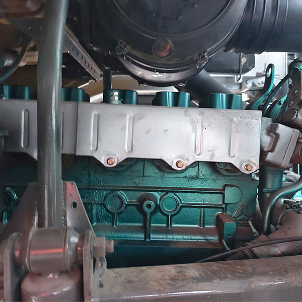 豪沃白色自卸详情7