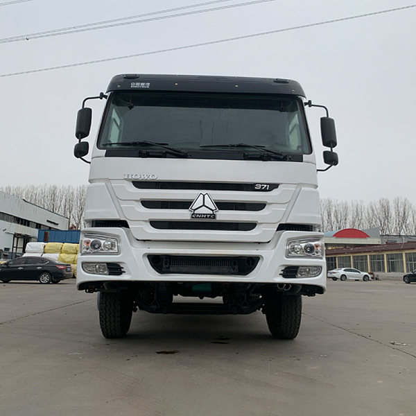 豪沃白色自卸详情13