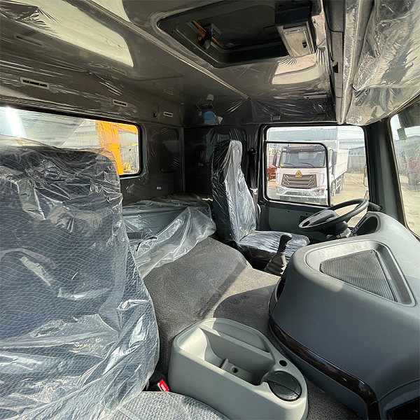 豪沃灰色自卸详情9