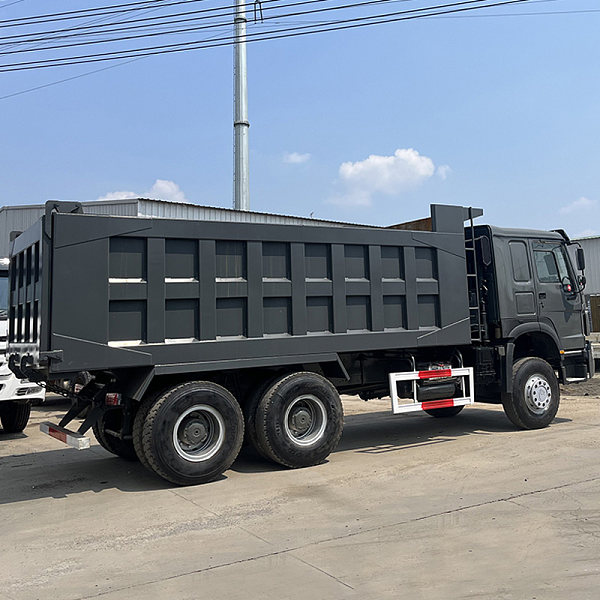 豪沃灰色自卸详情11