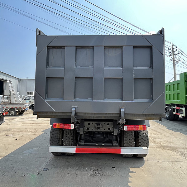 豪沃灰色自卸详情14