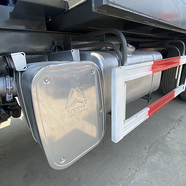 豪沃灰色自卸详情15