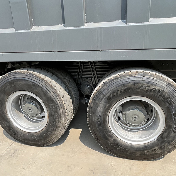 豪沃灰色自卸详情16