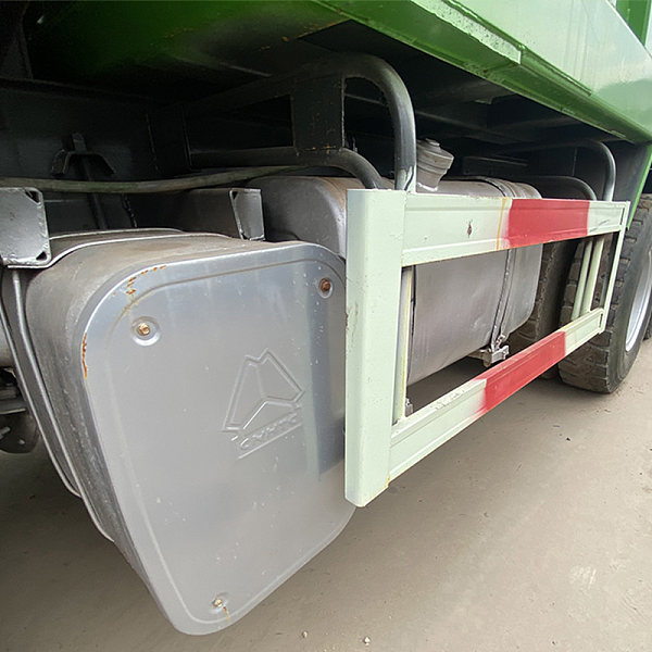 豪沃绿色自卸详情8