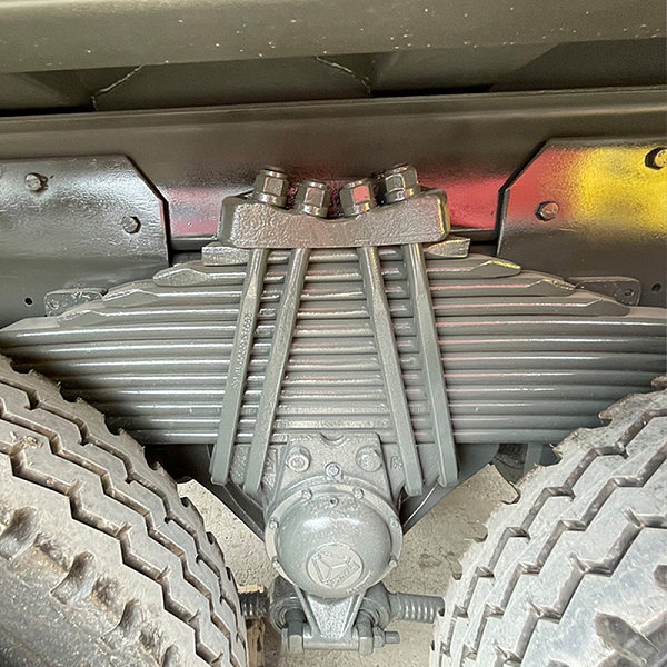 豪沃白色自卸详情9