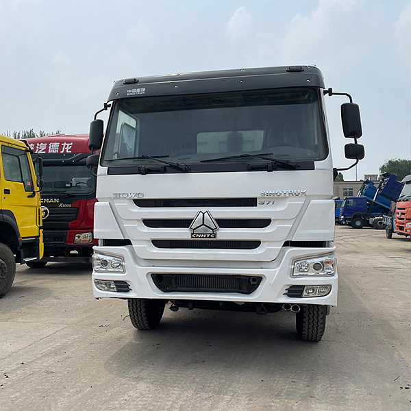 豪沃白色自卸详情13