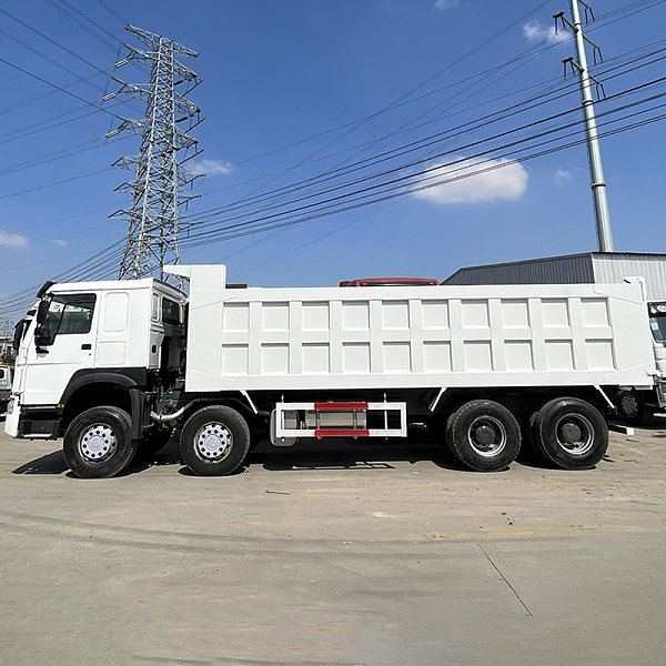 豪沃白色自卸详情17