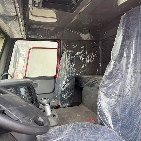 豪沃红色8x4详情7