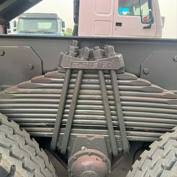 豪沃红色8x4详情8