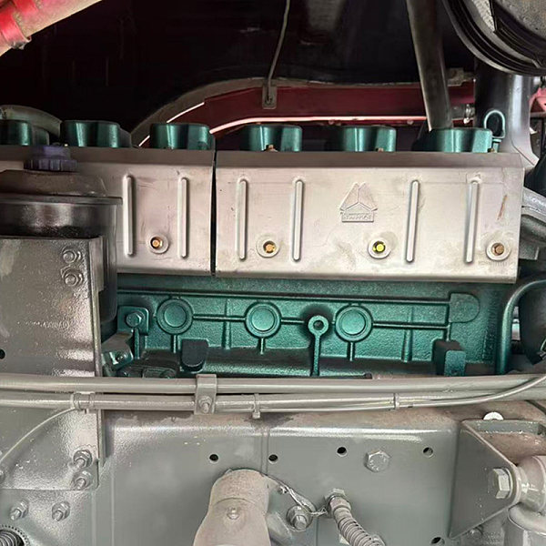 豪沃红色8x4详情9