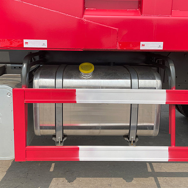 豪沃红色8x4详情15