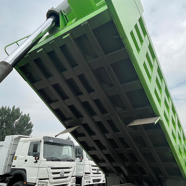 豪沃绿色自卸详情4