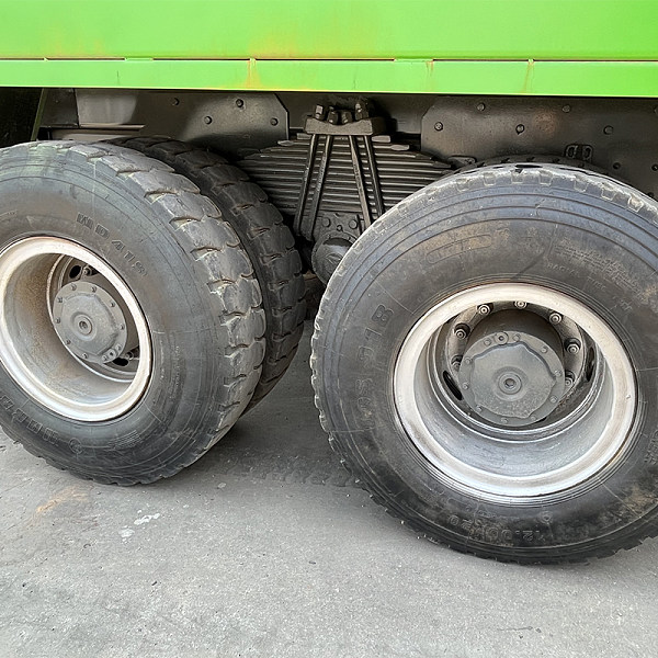 豪沃绿色自卸详情9