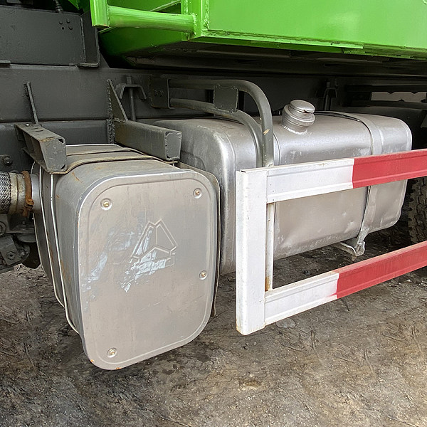 豪沃绿色自卸详情11