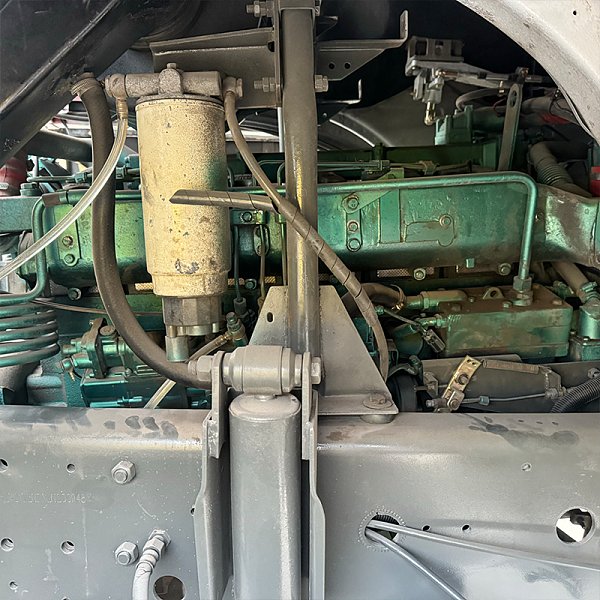 豪沃随车吊白色详情1