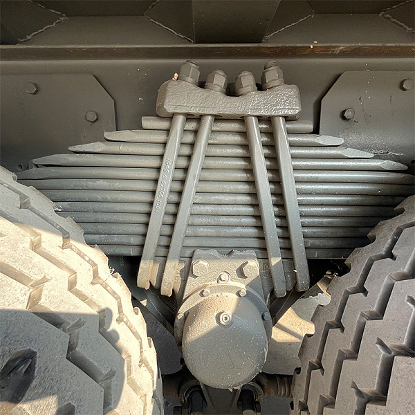 豪沃随车吊白色详情3