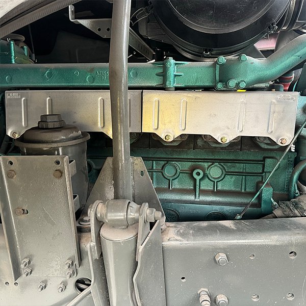 豪沃随车吊白色详情8