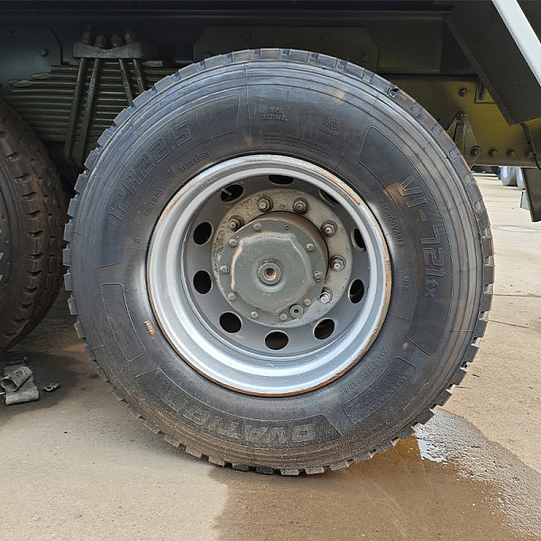 豪沃随车吊白色详情10