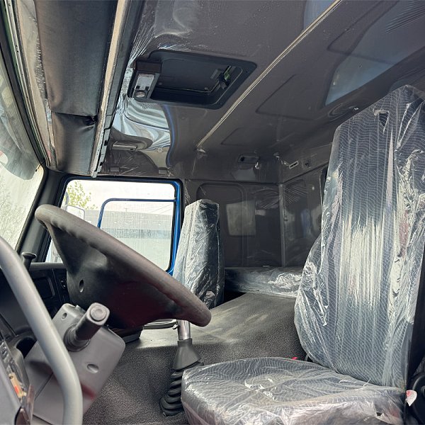 豪沃蓝色8x4详情2