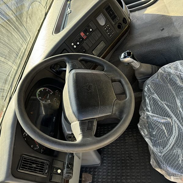 豪沃6x4自卸黄色详情3