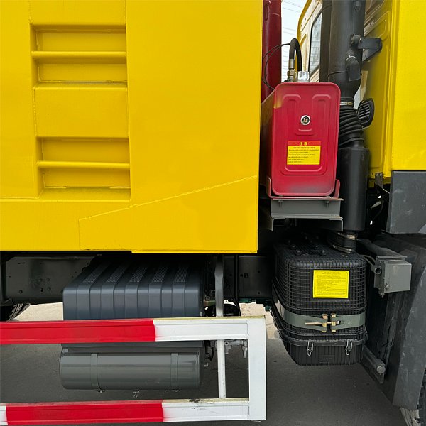 豪沃6x4自卸黄色详情12