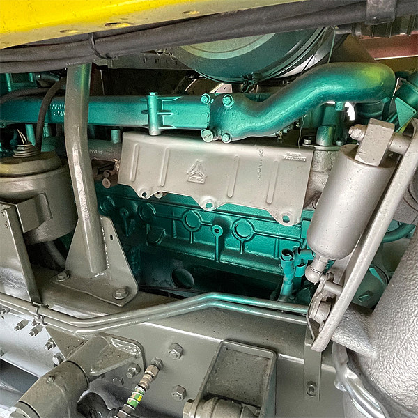 豪沃8x4自卸黄色详情1