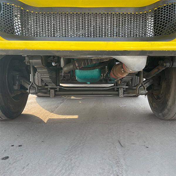 豪沃8x4自卸黄色详情2