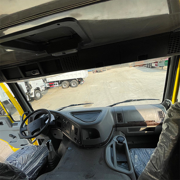 豪沃8x4自卸黄色详情3