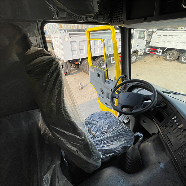 豪沃8x4自卸黄色详情7