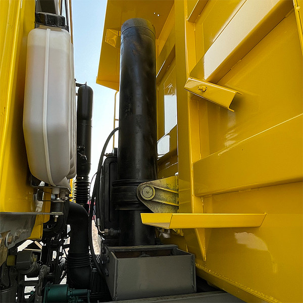 豪沃8x4自卸黄色详情9