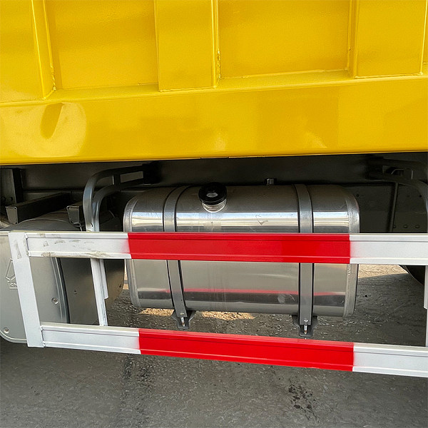 豪沃8x4自卸黄色详情11