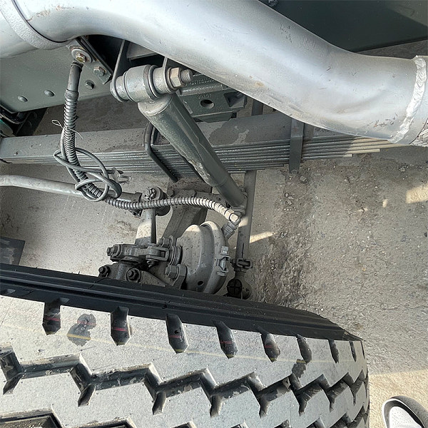 豪沃8x4自卸灰色详情3