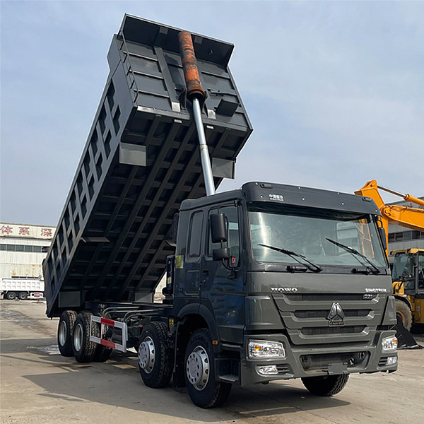 豪沃8x4自卸灰色详情5