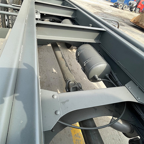 豪沃8x4自卸灰色详情7