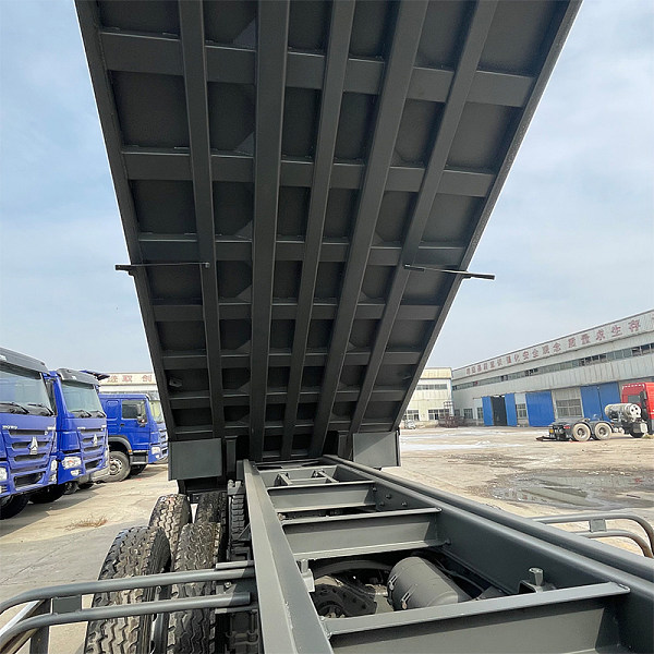 豪沃8x4自卸灰色详情8