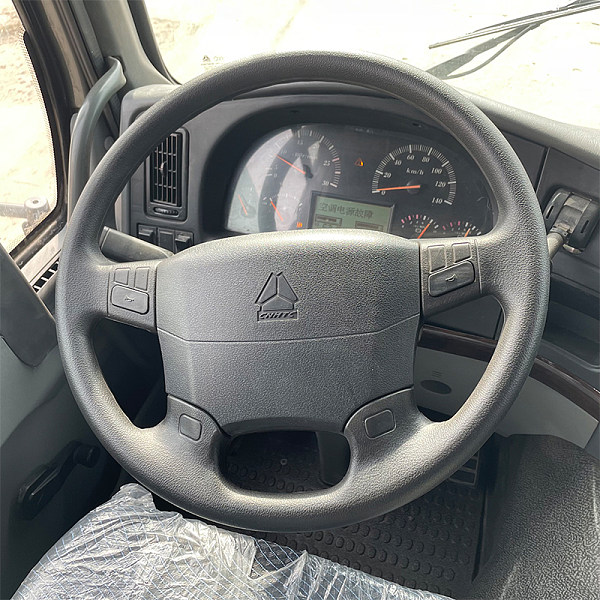 豪沃8x4自卸灰色详情10