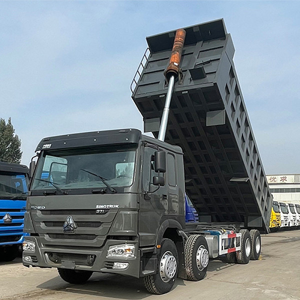 豪沃8x4自卸灰色详情12