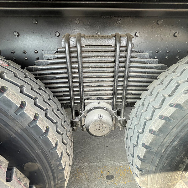 陕汽6x4自卸白色详情4