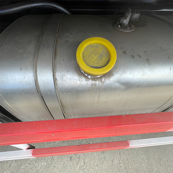 陕汽8x4自卸白色详情8