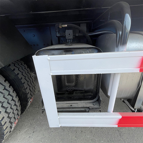 陕汽8x4自卸白色详情9