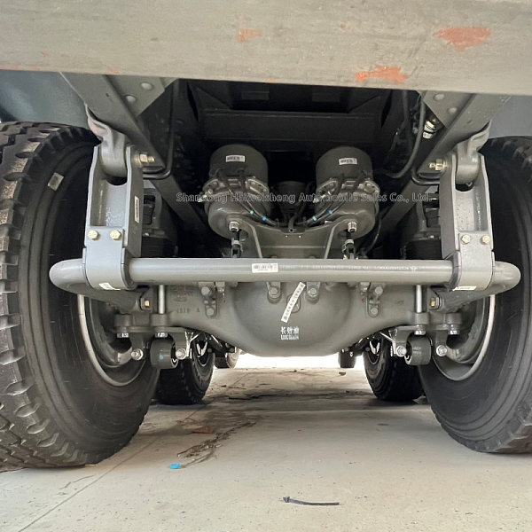 豪瀚6x4自卸白色详情4