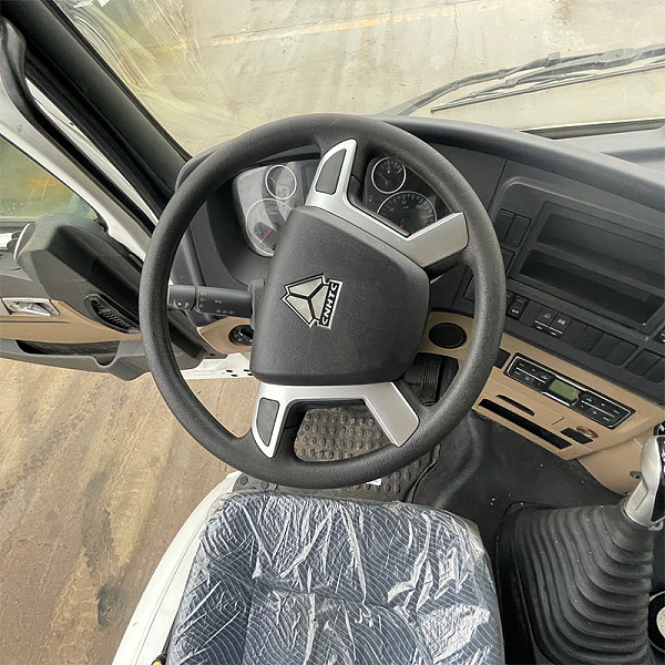 豪瀚6x4自卸白色详情8