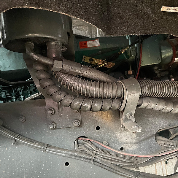 豪瀚6x4自卸白色详情11