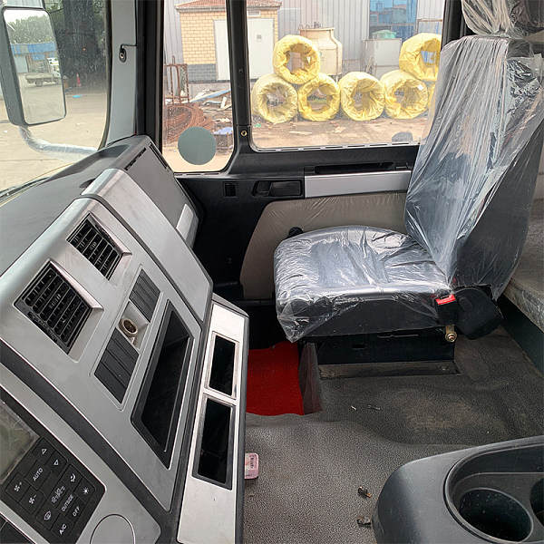 陕汽6x4自卸黑色详情2