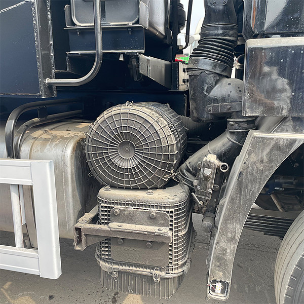 陕汽6x4自卸灰色详情10